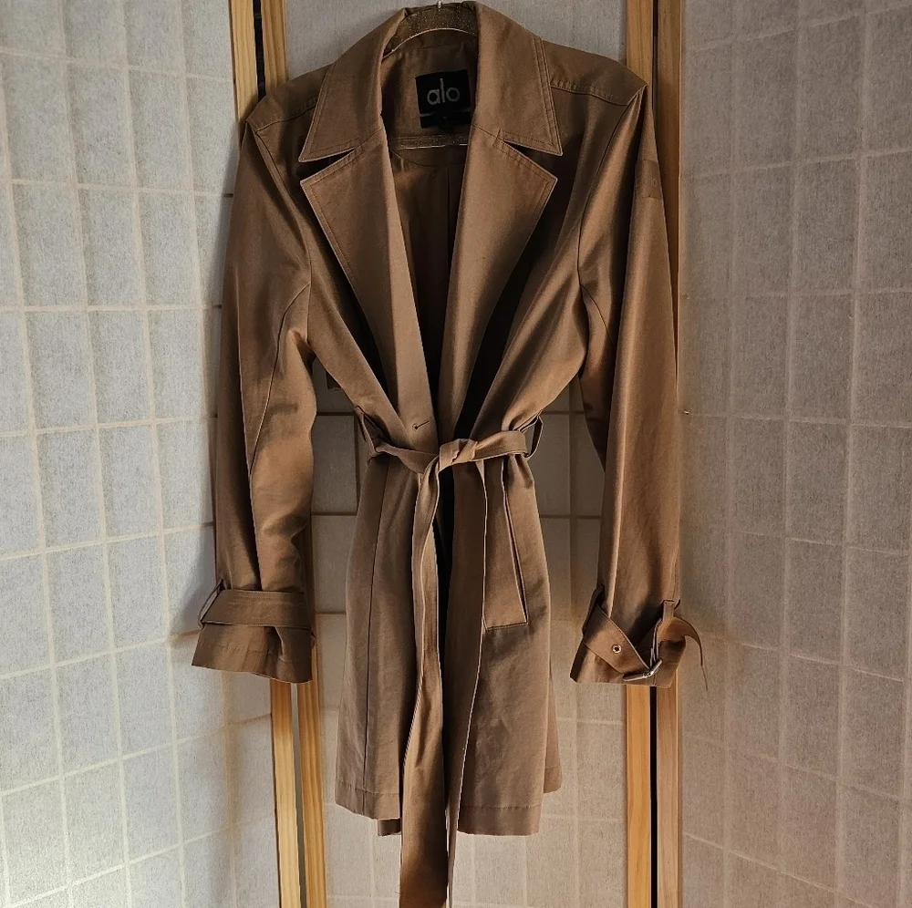 Alo Yoga Prime Trench